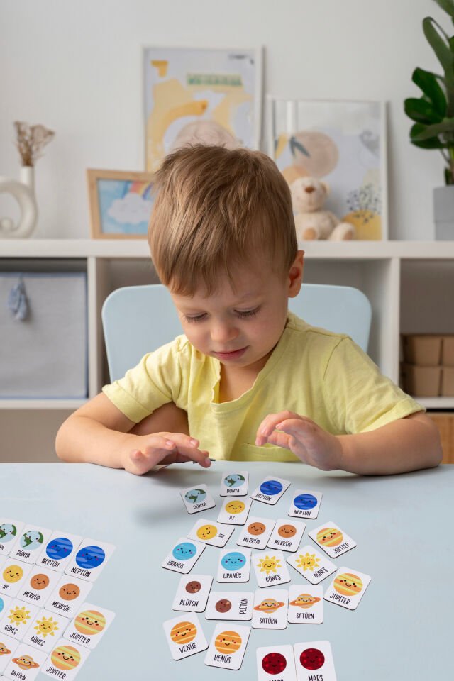 Eğlenceli ve Öğretici Ahşap Uzay Temalı Eşleştirme Kartları