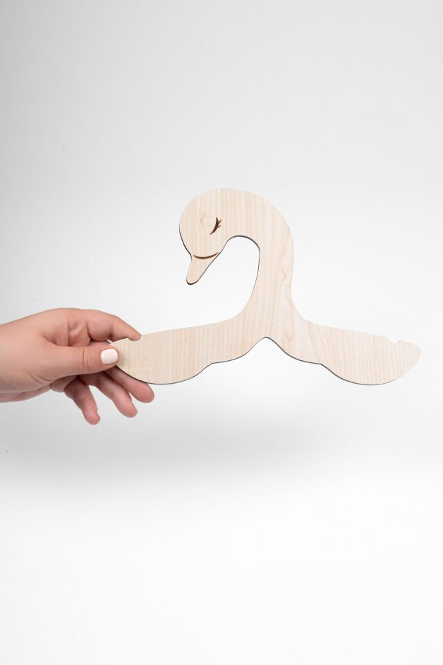 Bebekler ve Küçük Çocuklar İçin Kuğu Şeklinde Ahşap Kıyafet Askıları