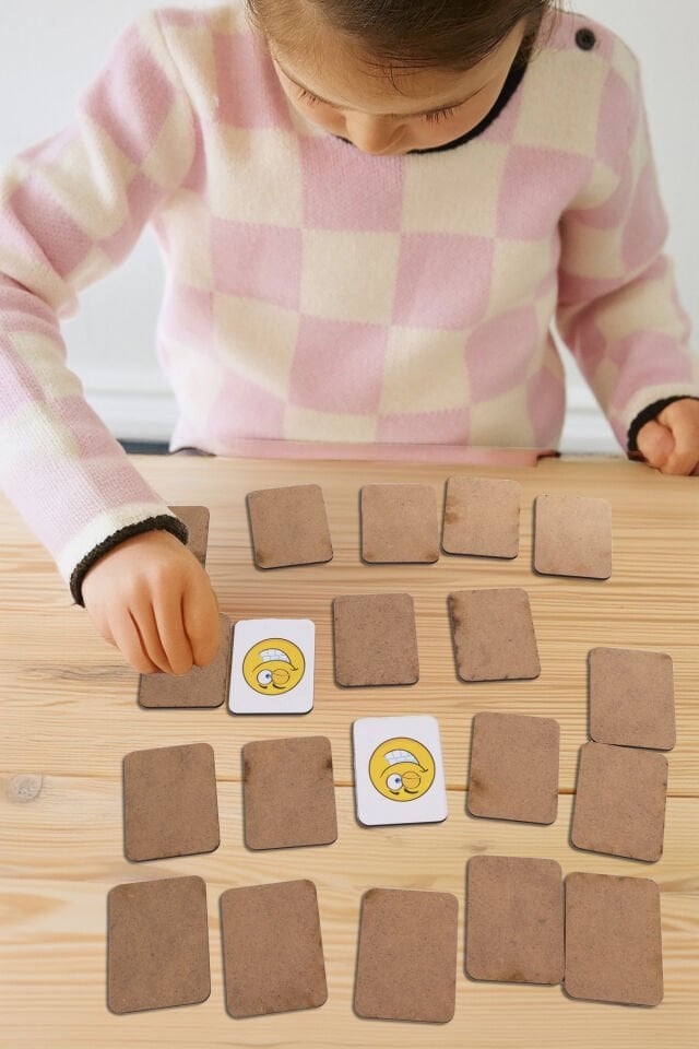 Ahşap Hafıza ve Erken eğitim Emoji Eşleştirme Oyunu Montessori Oyuncak.