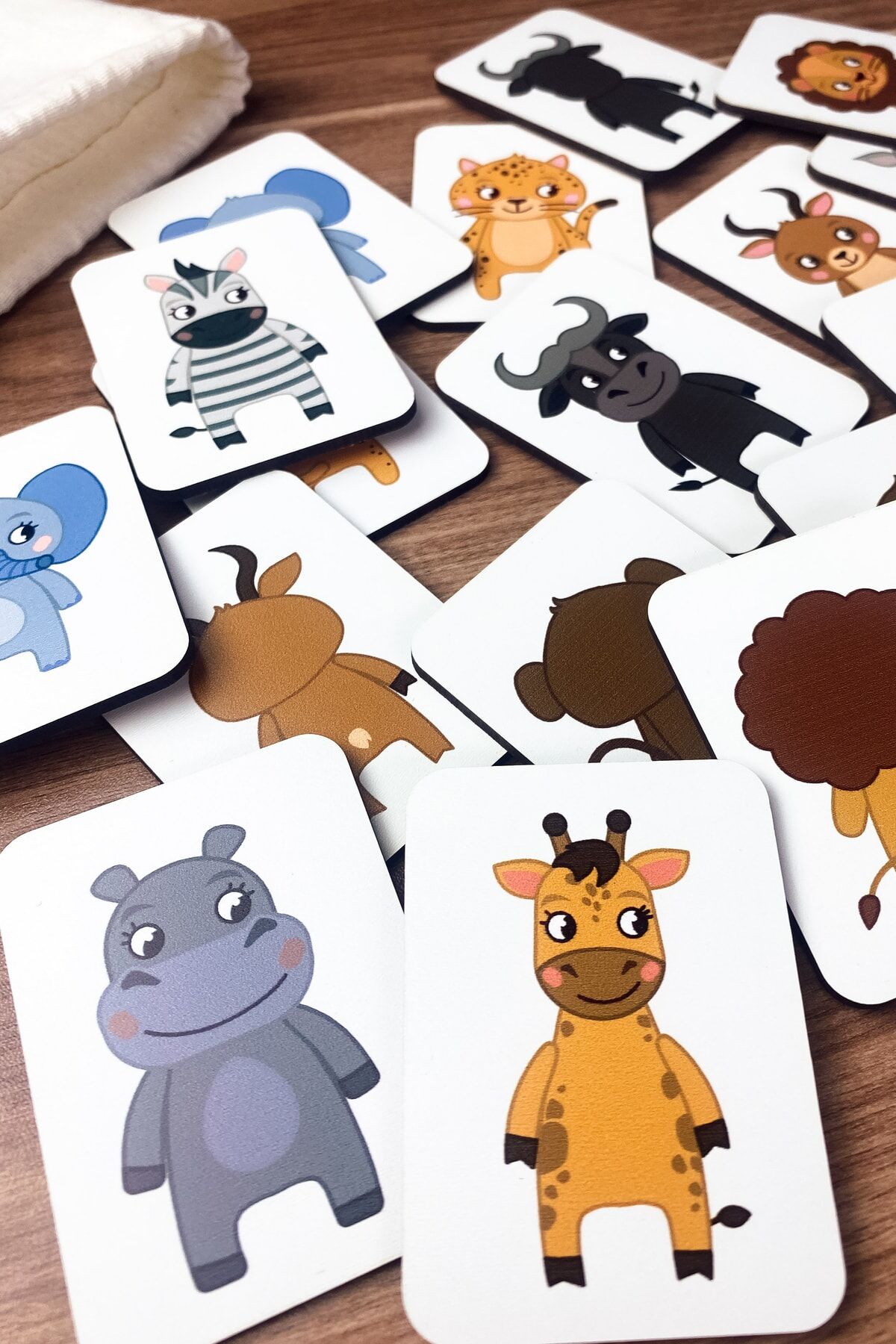 Hayvanları Eşleştirme Oyunu Ahşap Bebek Ve Okul Öncesi Eğitici Montessori Oyuncak Kreş Zeka Kartları